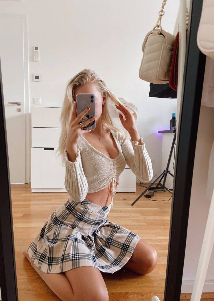 Mirrors Get To See All The Good Stuff…