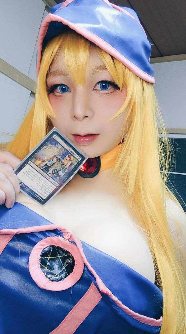 This Cosplayer Girl Is Actually A 30-Year-Old Guy!