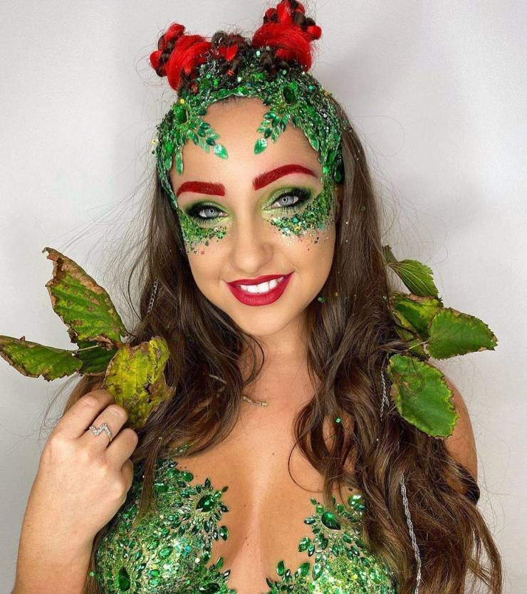 Glitter Boobs And Butts Are Still Trendy!