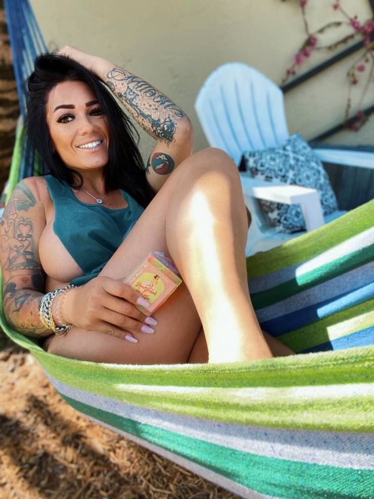Pretty Girls With Nice… Tattoos