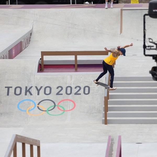Leticia Bufoni Makes Skating Real Interesting!
