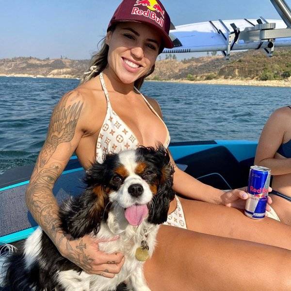 Leticia Bufoni Makes Skating Real Interesting!