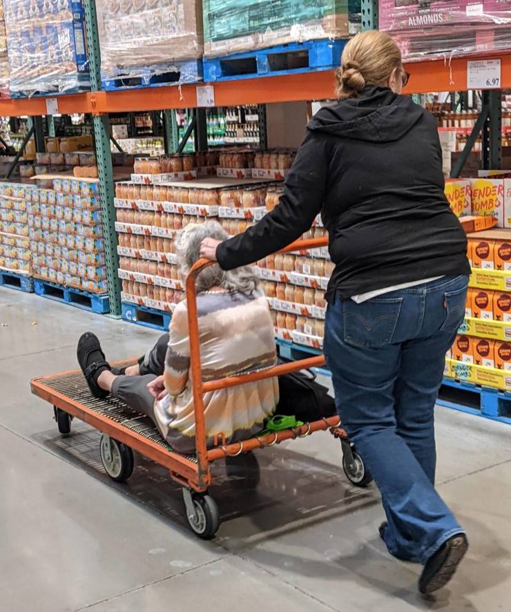 “Walmart” And Its Crazy Customers