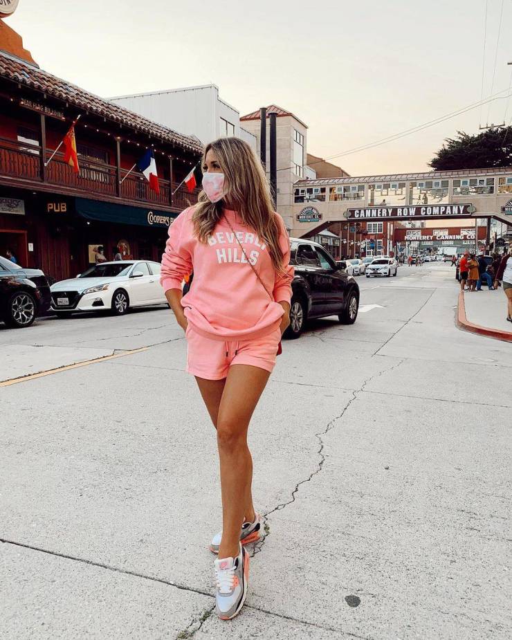 This 50-Year-Old Grandma Looks Like A 20-Year-Old Girl!