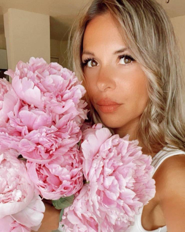 This 50-Year-Old Grandma Looks Like A 20-Year-Old Girl!