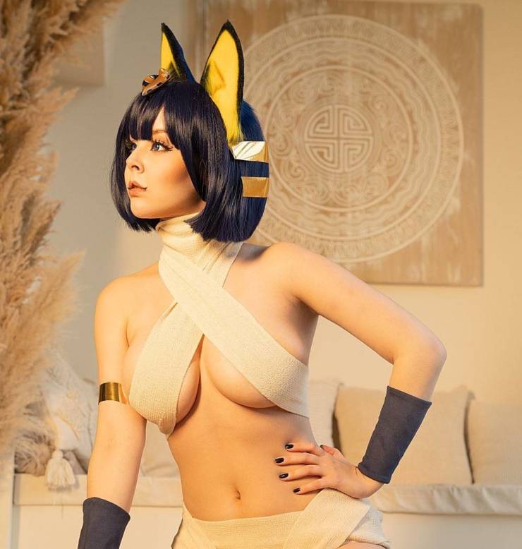 These Are Some Magnificent Underboobs!