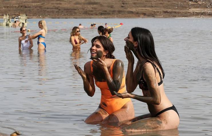 “Miss Universe” Contestants In A Dead Sea Photoshoot