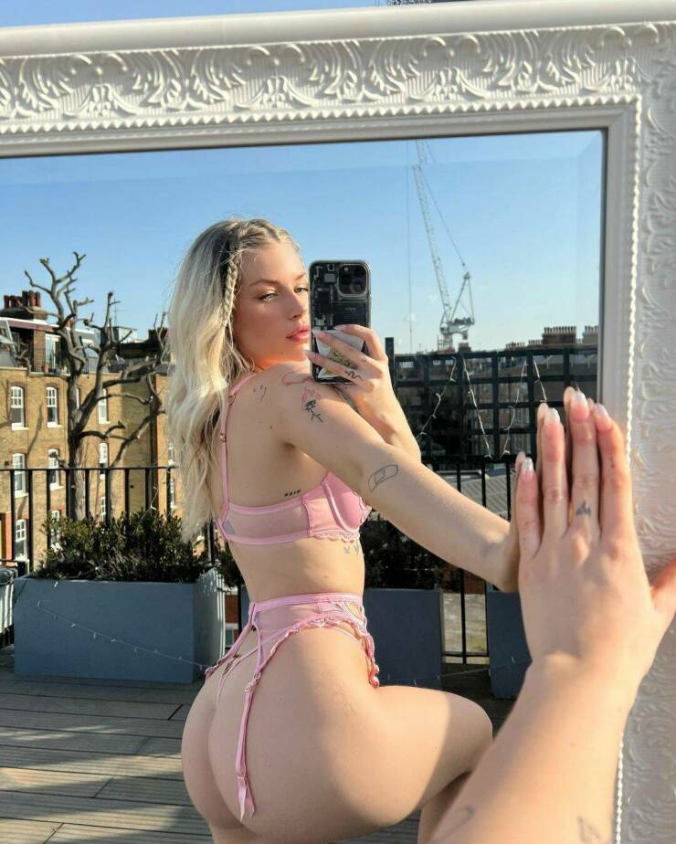 Girls In Sexy Lingerie