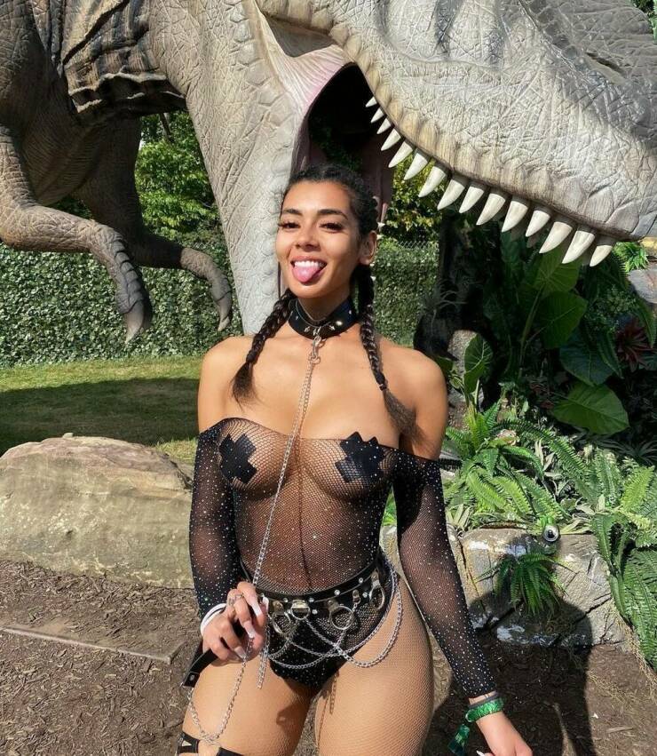 What’s Sexier: Fishnets Or Mesh?