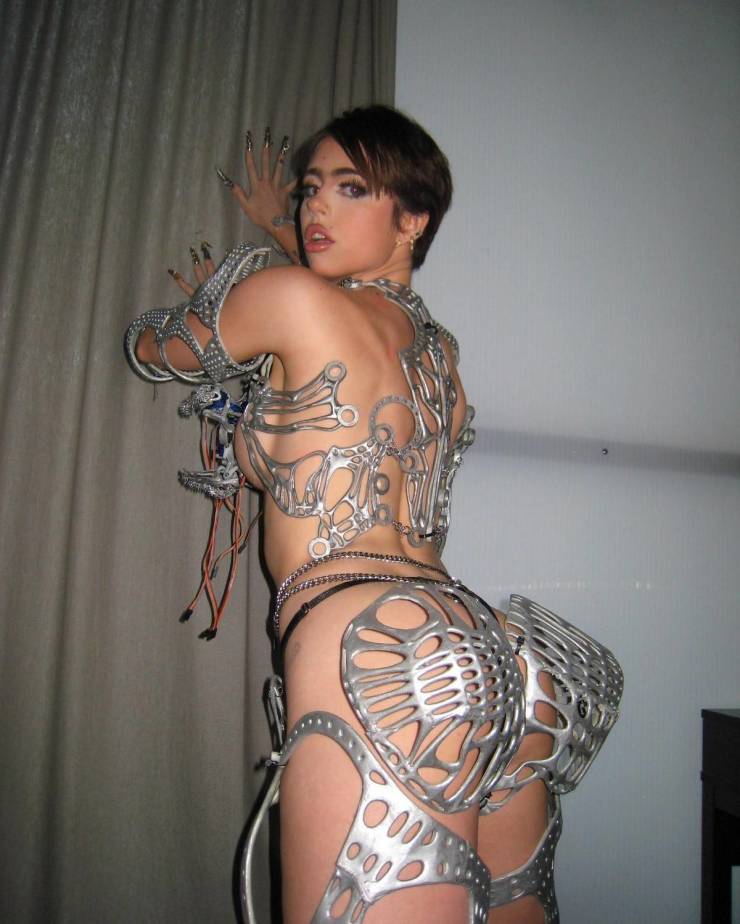 Unibrow Girl Says She’s Getting Cyberbullied On Social Media