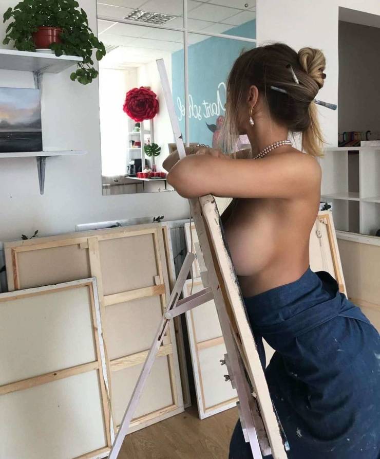 These Side Boobs Are Glorious!