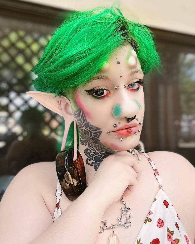 American Girl Gets 28 Piercings And Implanted Horns