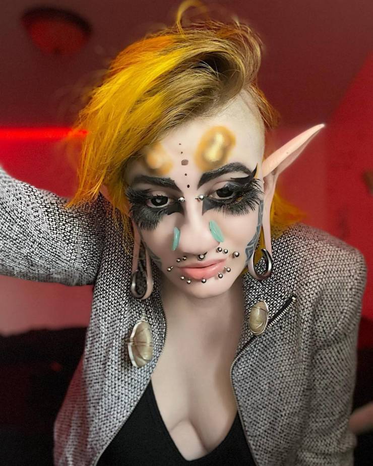 American Girl Gets 28 Piercings And Implanted Horns