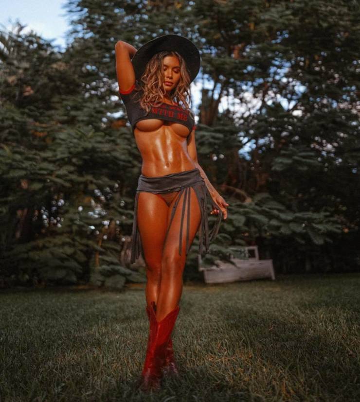 Fit Girls That Are Almost Too Hot to Handle