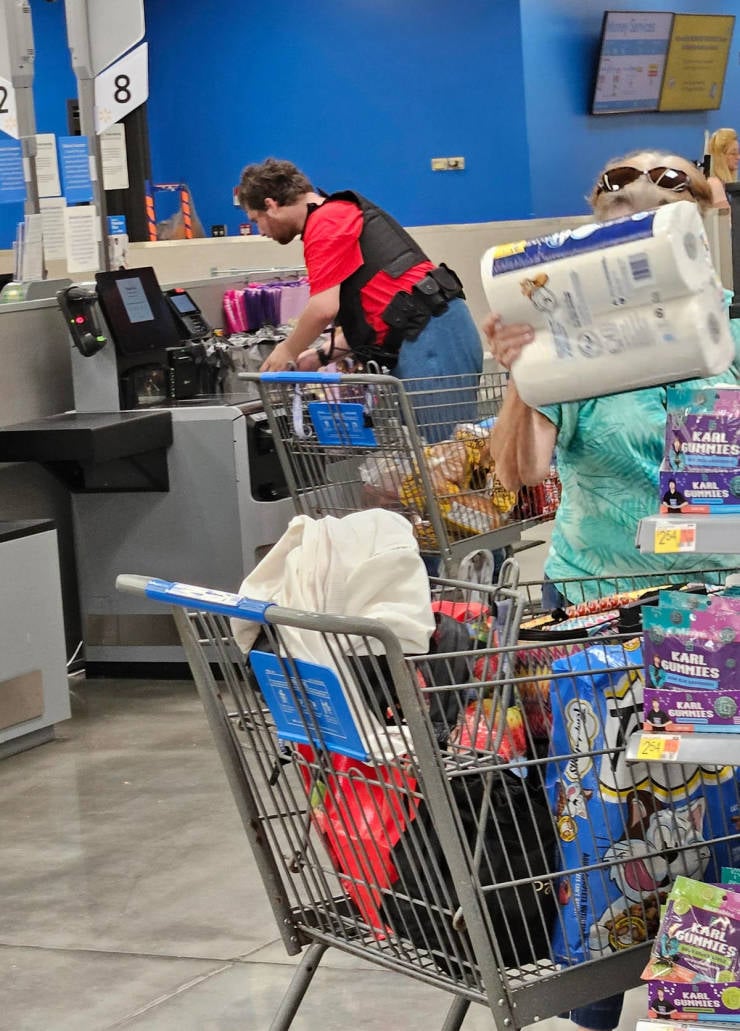 “Walmart” Customers Are Wild…