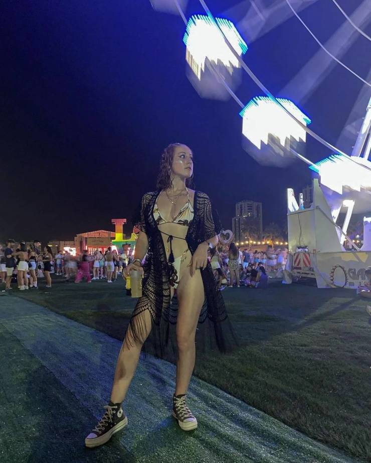 Sexy Girls At Music Festivals