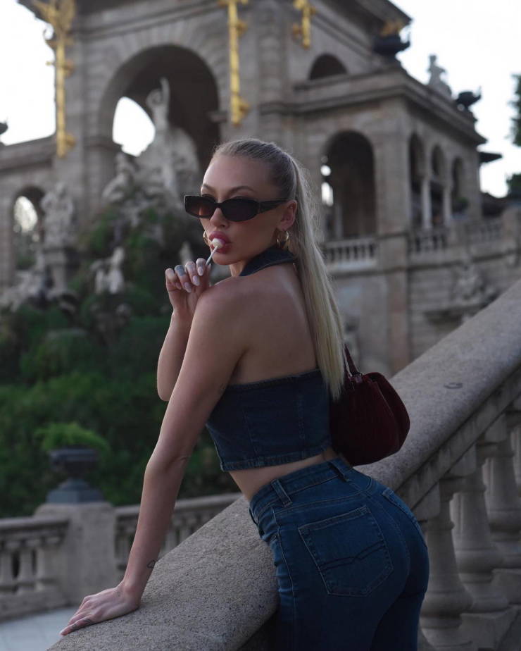 Hot Girls In Tight Jeans