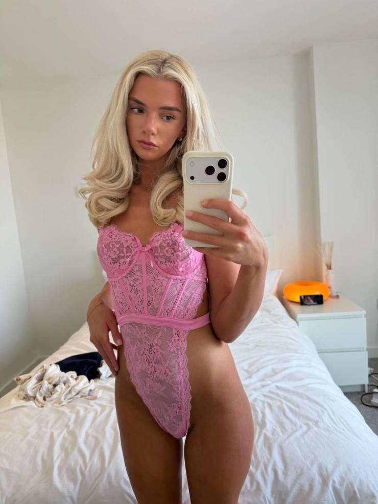 Blondes Coming In Hot!