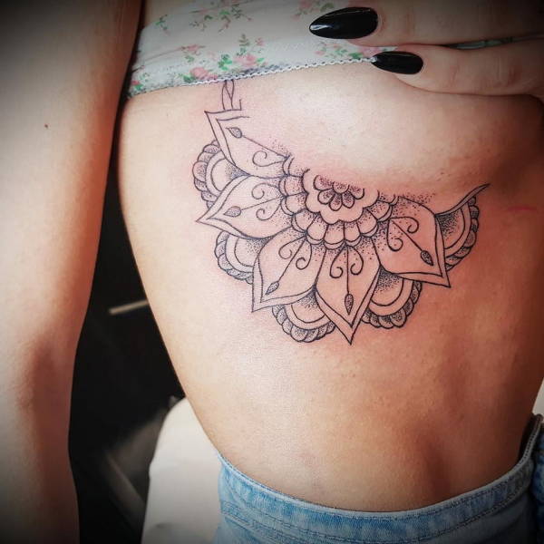 Sideboob Tatoo As A New Art Form