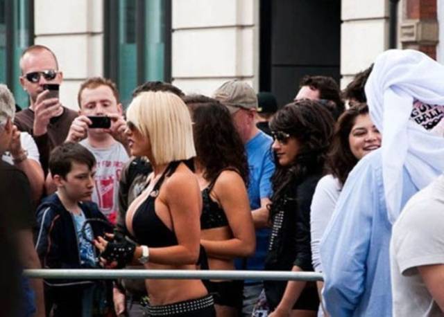 Men Will Always Stare At Them...