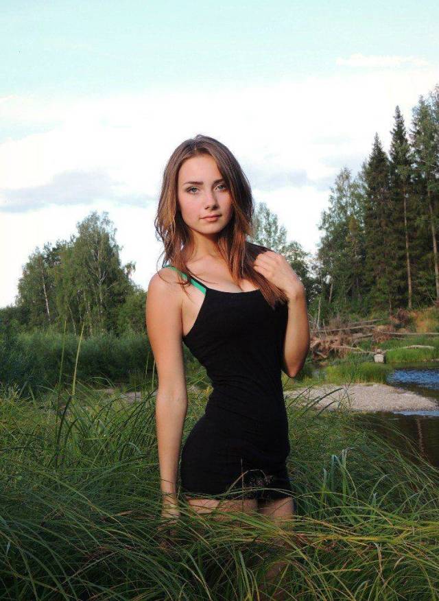 Lookout Boys…Here Come the Babes in Tight Dresses
