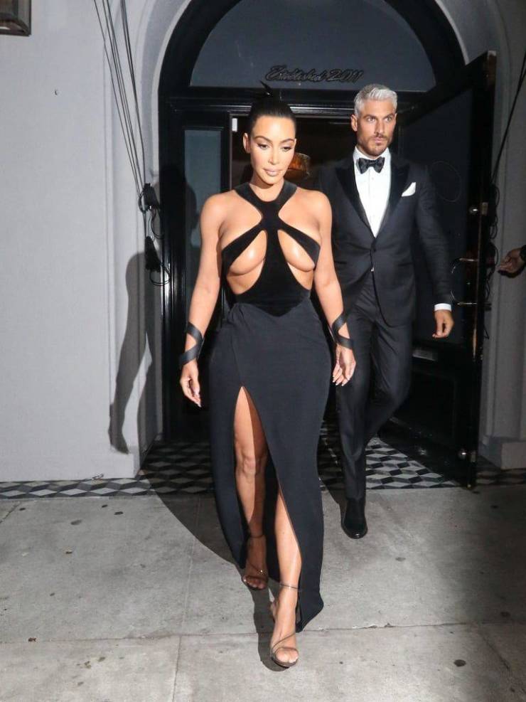 Kim Kardashian’s Revealing Dress Gets A Street Test