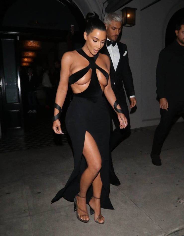 Kim Kardashian’s Revealing Dress Gets A Street Test