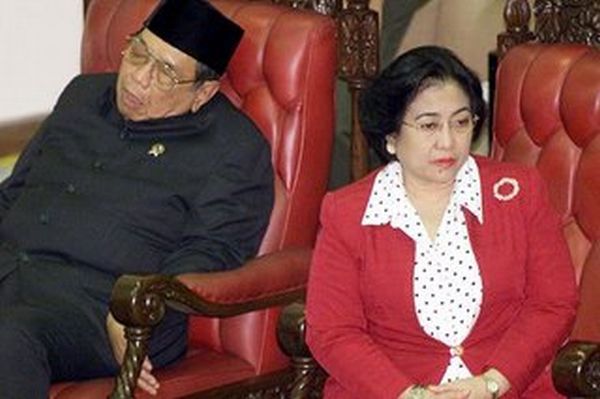 Politics is a delicate thing (51 pics)