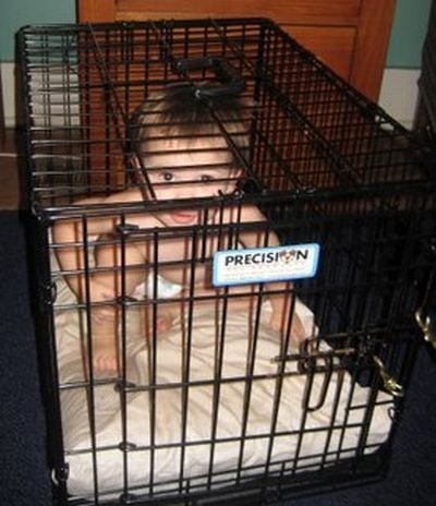 Children in cages (30 pics)
