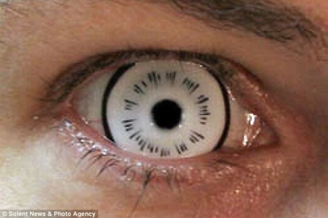 Freaky Contact Lenses (7 pics)