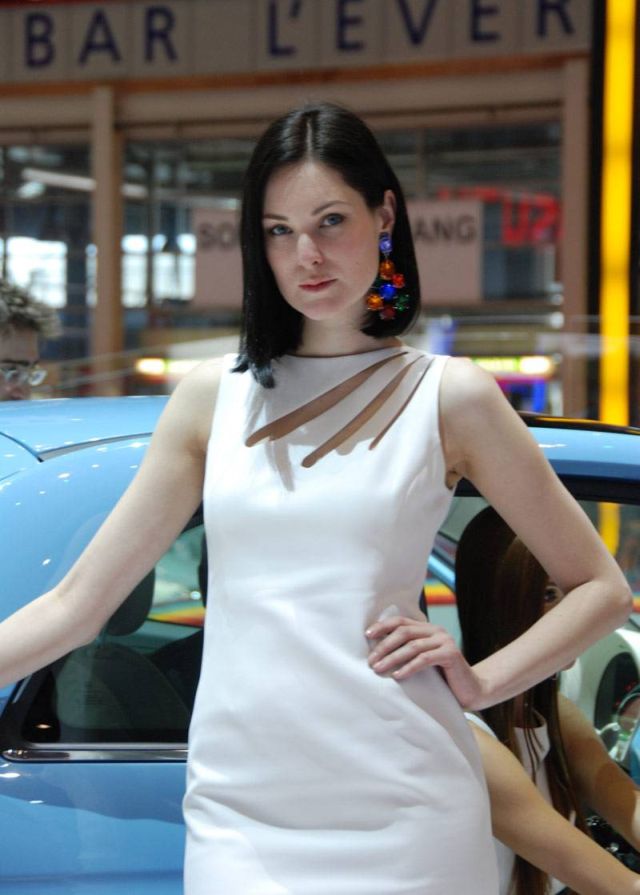 Hot Dolls at Geneva Autoshow 2010 (73 pics)
