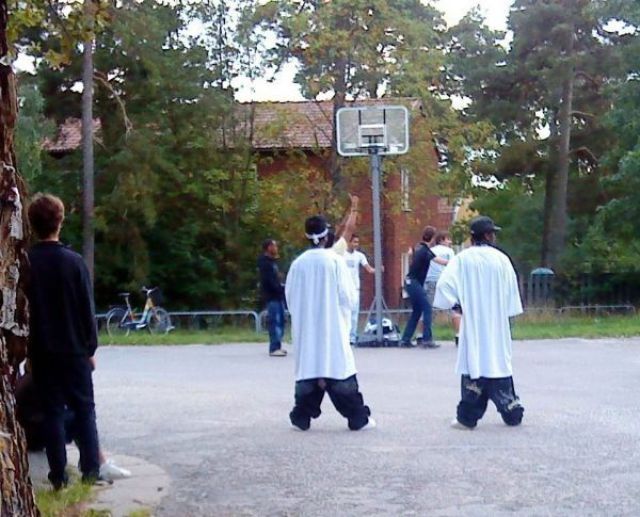 Internet Gangstas… (45 pics)