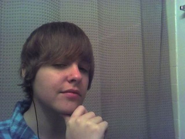 Is It Justin Bieber or a Lesbian Looking Like Him? (25 pics)