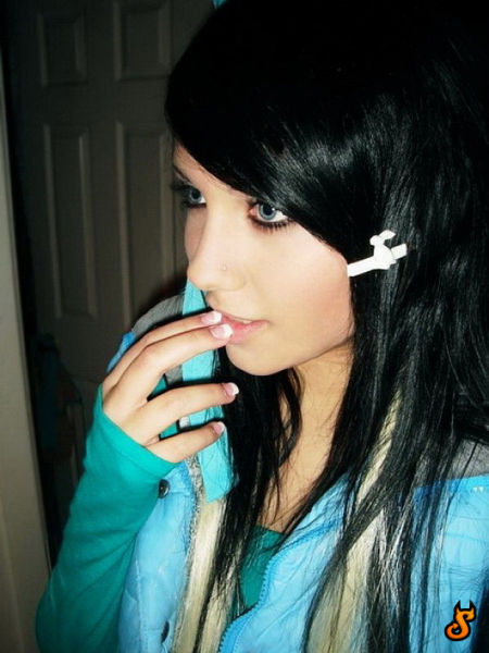 Emo Babes (71 pics)