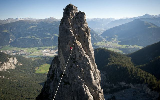 Are You This Brave? Or Gutsy Girl Sets Tightrope Record!
