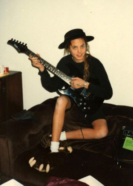 Rare Photos Reveal a Side of Celebs We Don’t Usually See!