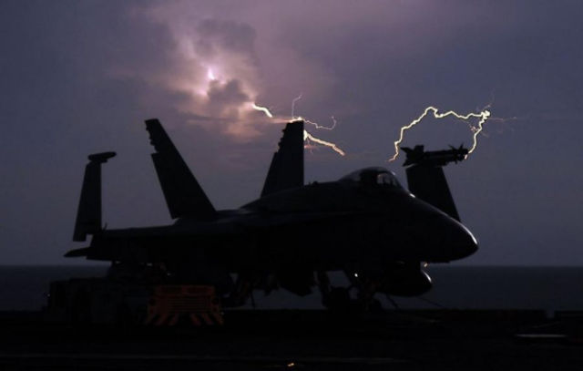 Great Photos of Navy Ships in the Middle of the Ocean