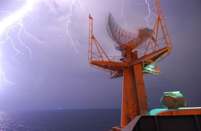 Great Photos of Navy Ships in the Middle of the Ocean