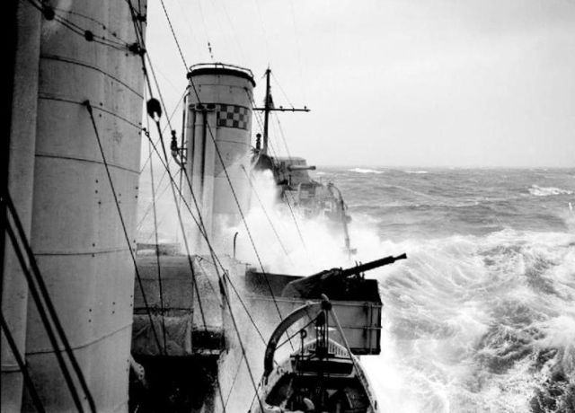 Great Photos of Navy Ships in the Middle of the Ocean