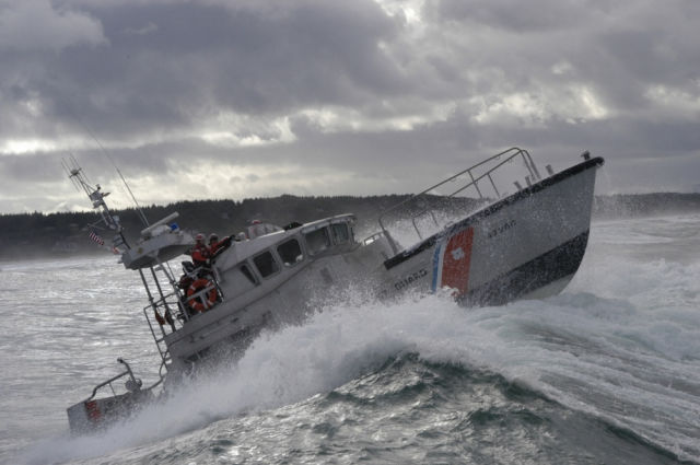 Great Photos of Navy Ships in the Middle of the Ocean