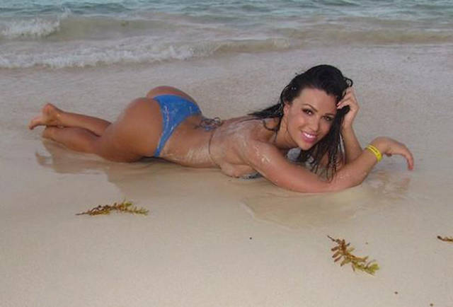 These Sexy Sandy Girls Make Summer So Much Better