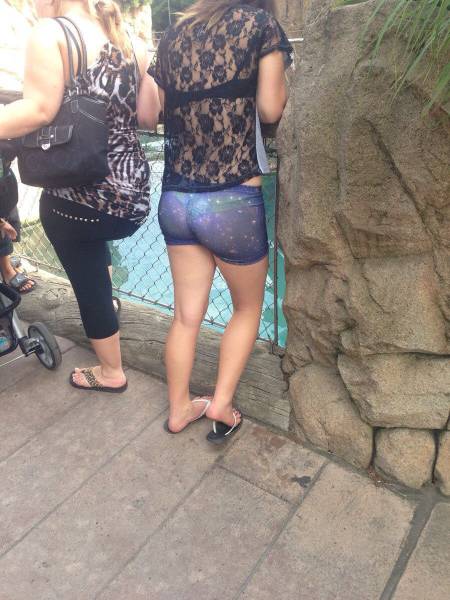 Candid Street Fashion That Really Takes the Cake
