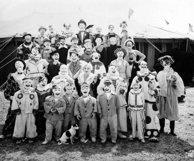 These Old Creepy Circus Photos Are No Laughing Matter