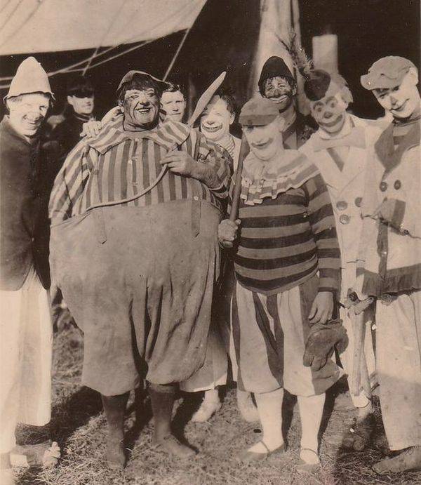 These Old Creepy Circus Photos Are No Laughing Matter