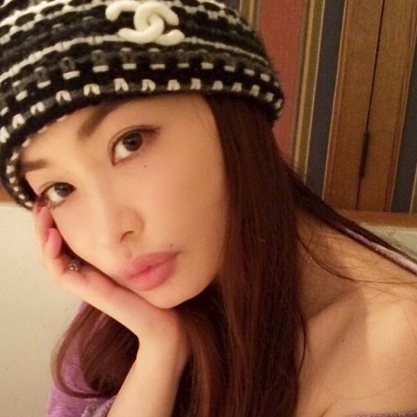 Can You Guess The Age Of This Beautiful Model?