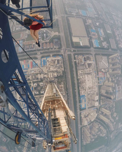 Rooftopper Girl Risks Her Life To Take Impressive Shots